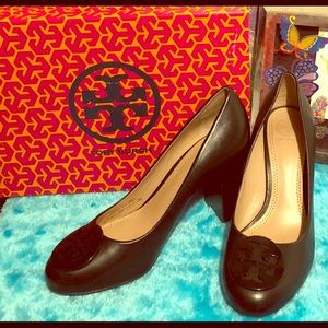 Brand new Tory Burch closed toe pump authentic